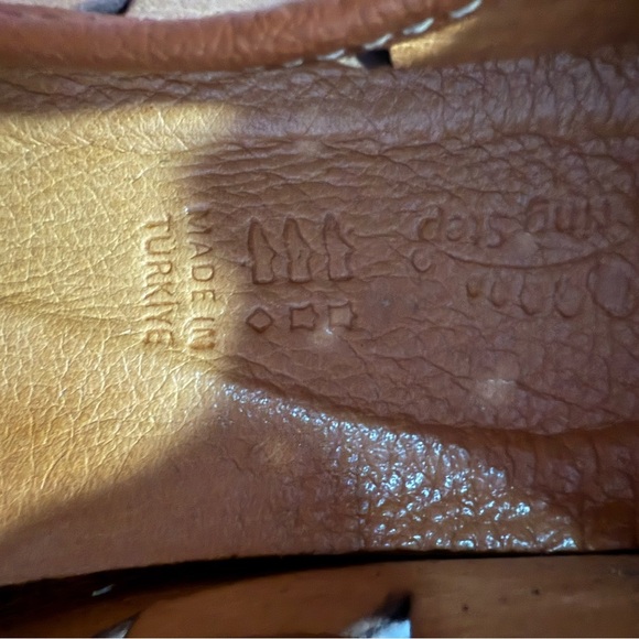 Spring Step Tan Leather flats with Cutout Design - Picture 7 of 7